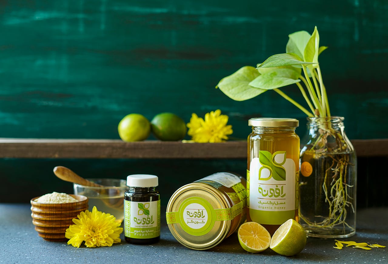 about-01 Vibrant product display featuring organic honey and fresh citrus with natural decor elements.
